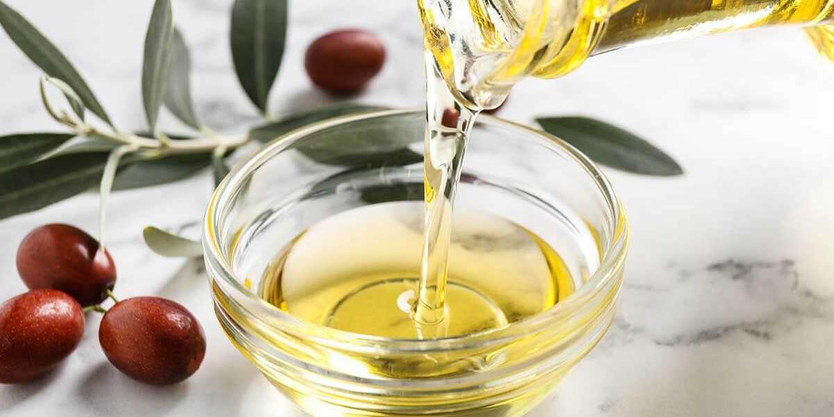 benefits-of-jojoba-oil Jojoba oil being poured into glass bowl